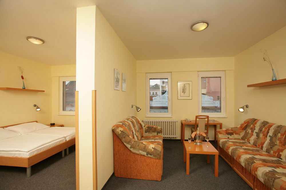 Lh Hotel Medinek Old Town Kutná Hora Eksteriør billede